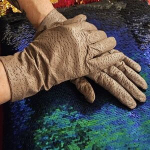 Brown textured suede feel finger driving gloves nylon Small EUC Chic Fashionable